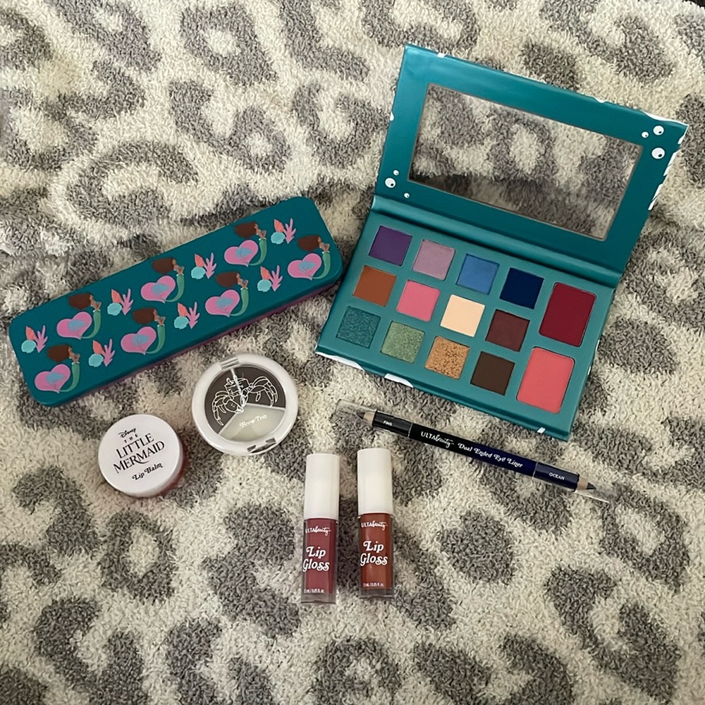 NWT LITTLE MERMAID MAKEUP COLLECTION